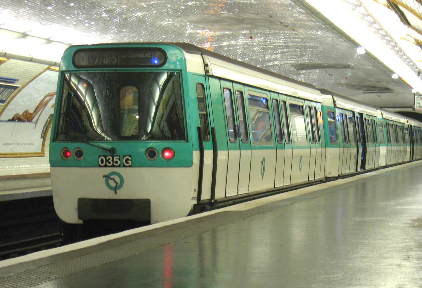 Résultat de recherche d'images pour "métro parisien"