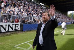 <p>Auxerre&#8217;s coach Guy Roux (R) salutes his supporters, 05 June 2005 at the Abbe-Deschamps stadium in Auxerre, during a ceremony the day after Auxerre won the French cup against Sedan 2 to 1. France&#8217;s longest-serving manager Guy Roux announced that he was standing down after 44 years in charge. AFP PHOTO PHILIPPE MERLE (Photo by PHILIPPE MERLE / AFP)</p>
