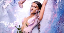 Un peintre russe accuse Ariana Grande de plagiat pour son clip “God is a Woman”