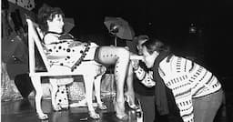 En 1990, l’artiste Annie Sprinkle invitait le public à regarder son vagin