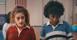 Rachel Sennott et Ayo Edebiri lancent un fight club lesbien dans le trailer de Bottoms